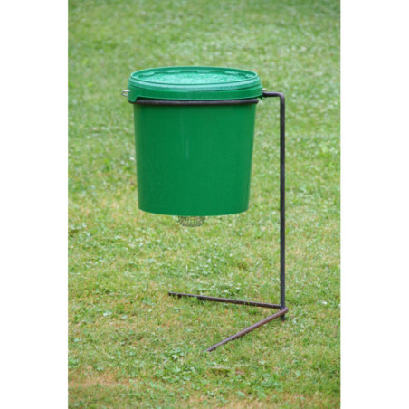 Batch of 5 complete 11 litres feeders