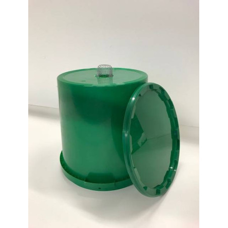 Feeder pail of 30 litres